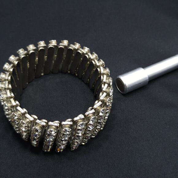 Vintage 1950s Clear Rhinestone Expansion Bracelet, 5 Rows Silver Tone - Picture 9 of 10